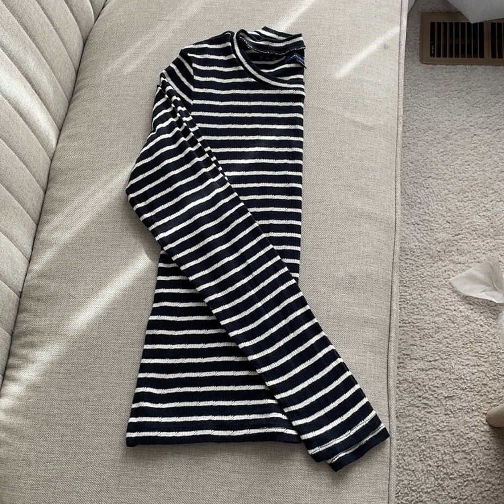 American Eagle Black and White Striped Long Sleeve
